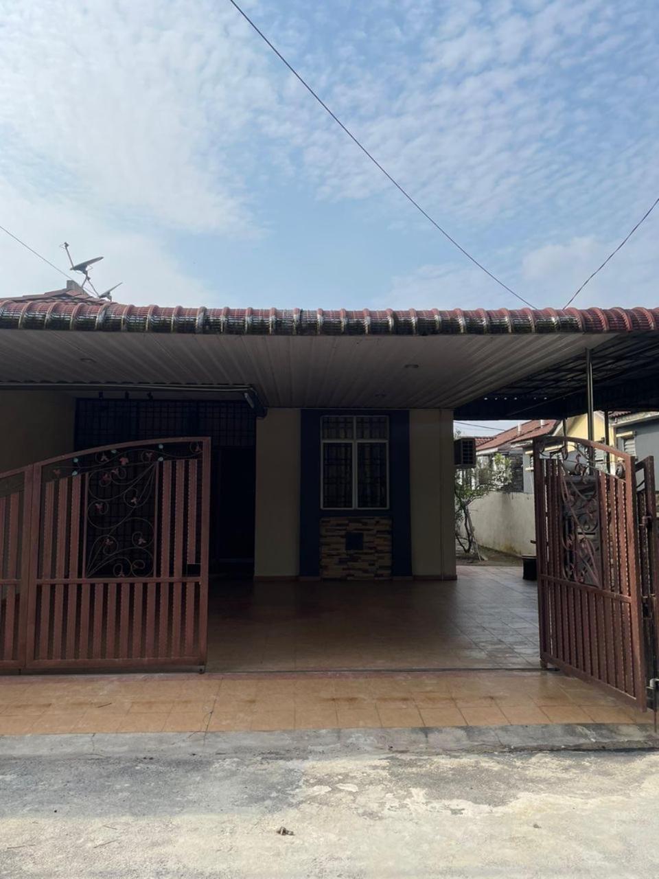 Aqil Homestay Lunas Kulim For Mslim Only Exterior foto